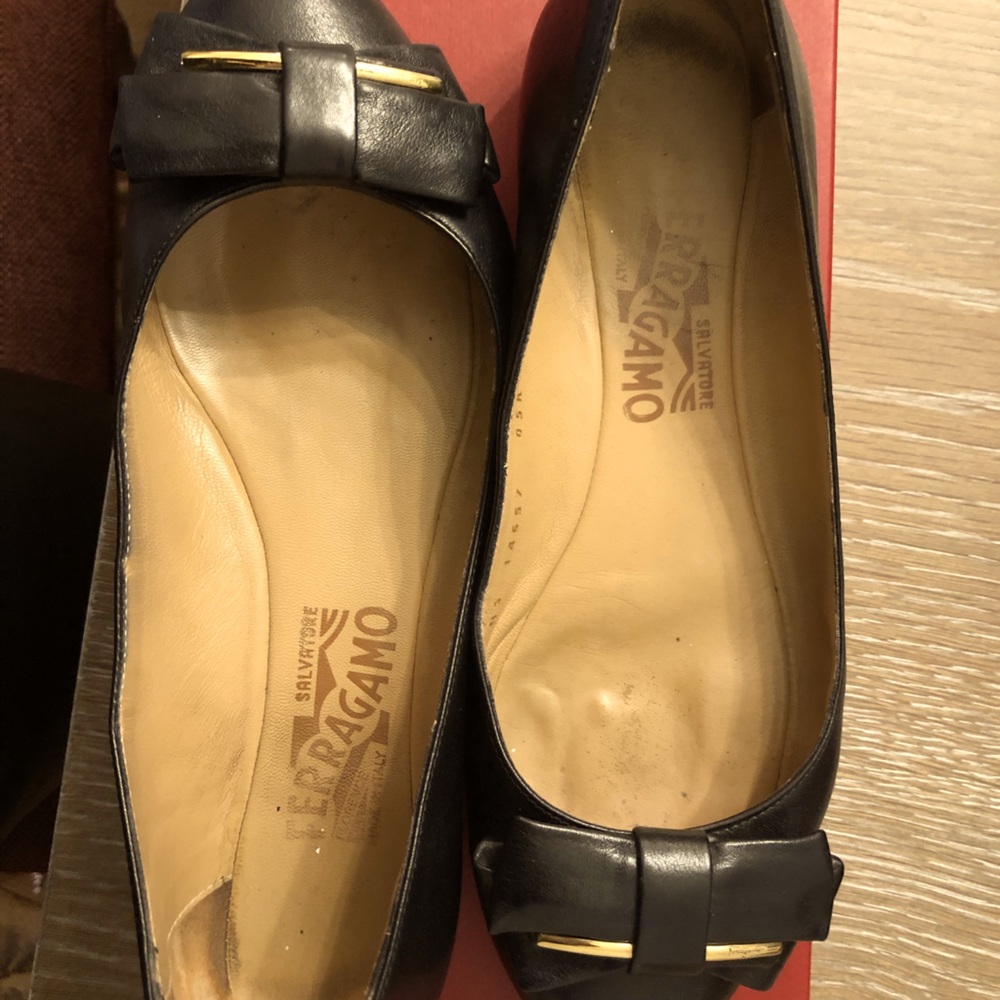 Salvatore Ferragamo Rubia Black Leather Flats Sz 7